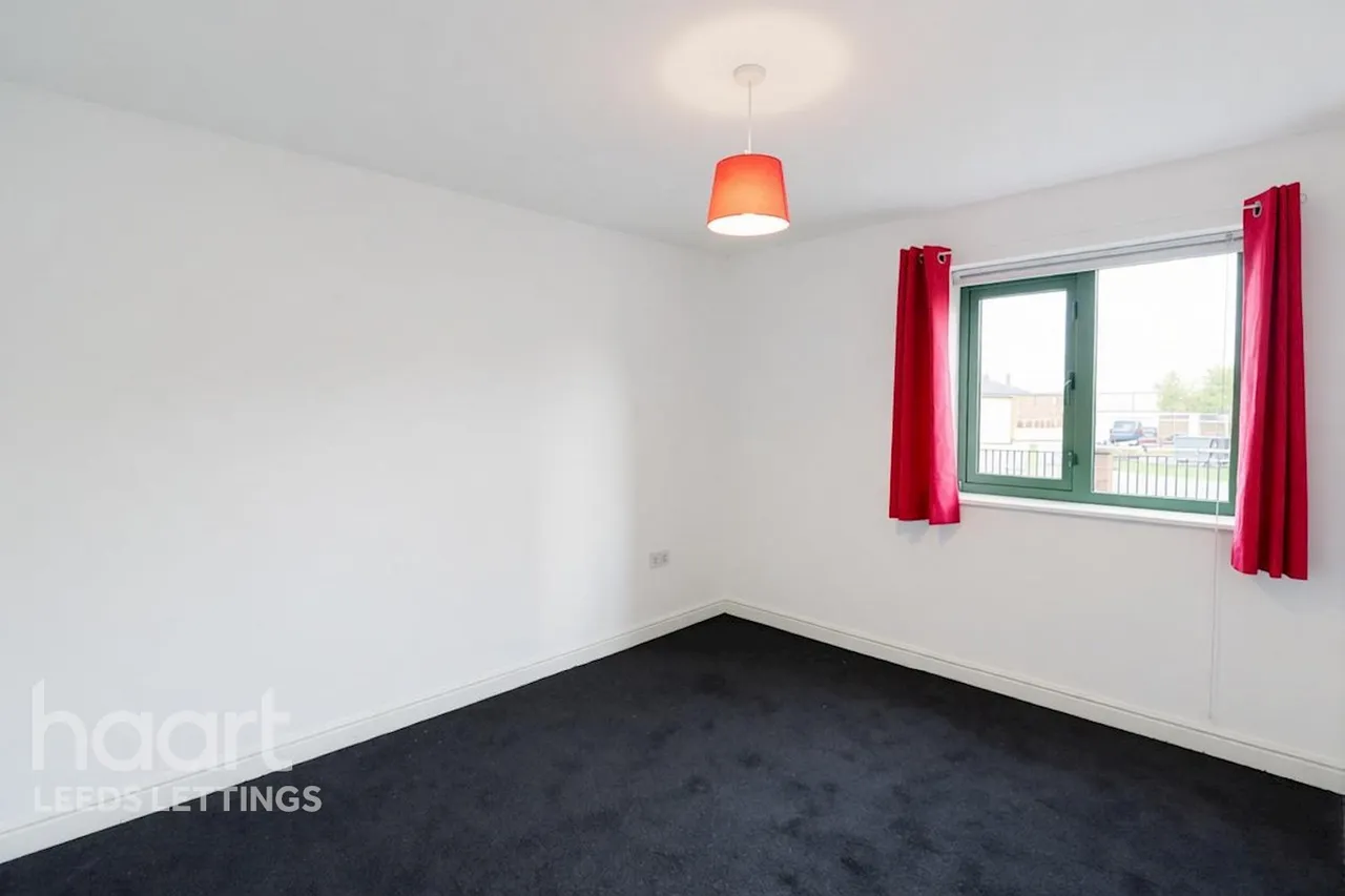 Admiral Street, LS11, photo 15