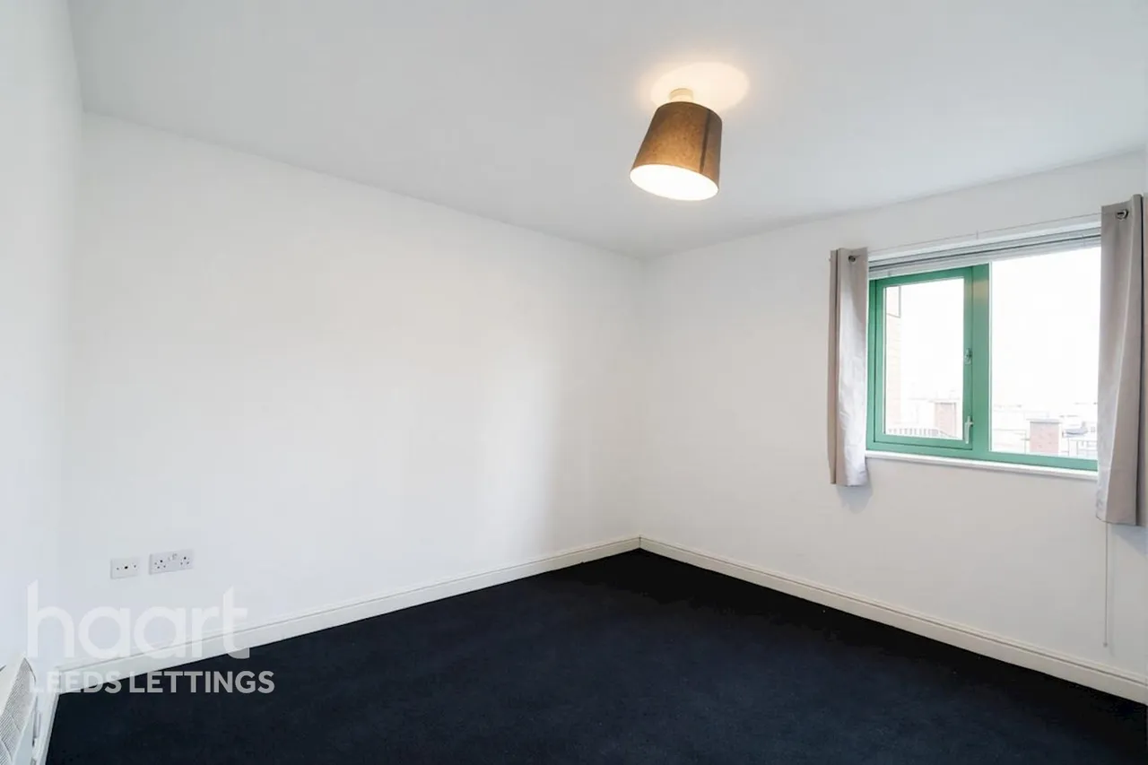 Admiral Street, LS11, photo 13