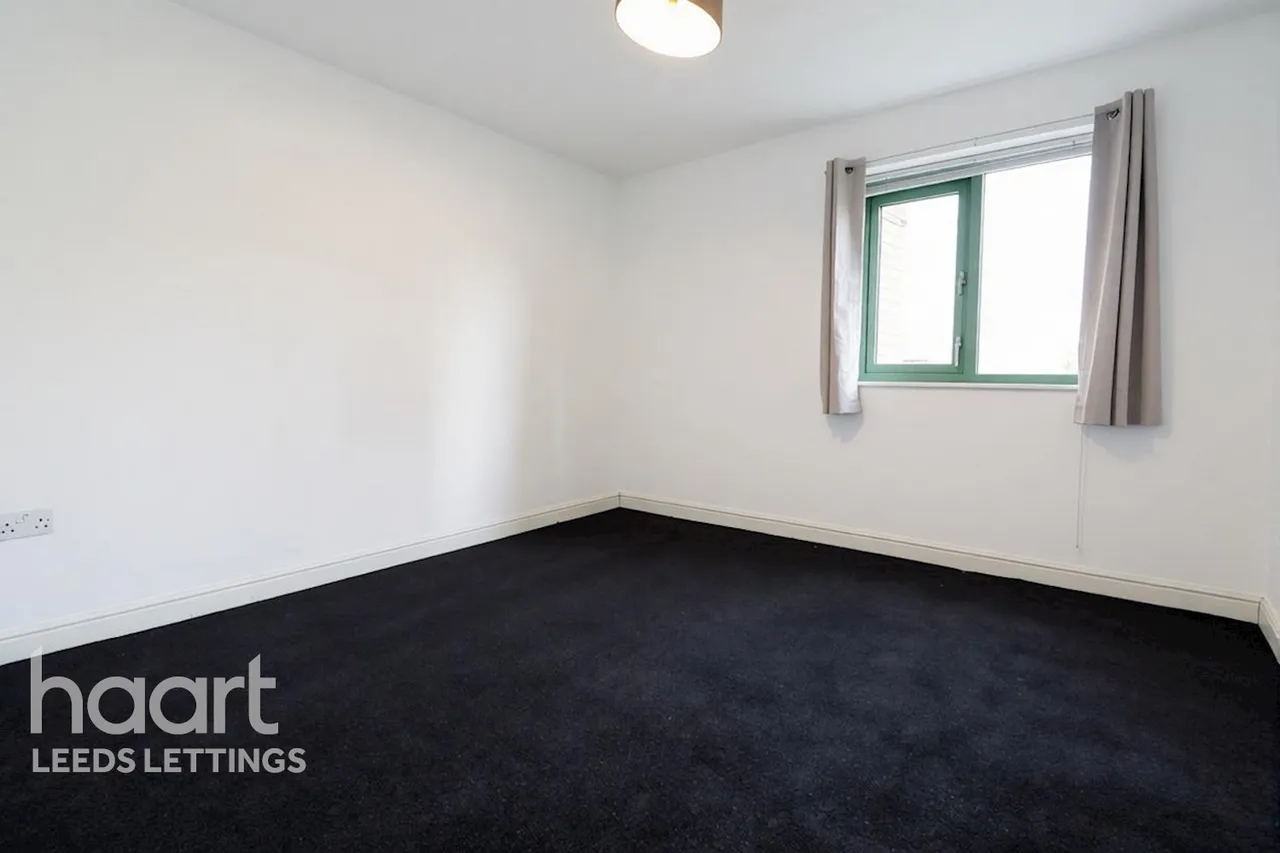 Admiral Street, LS11, photo 11