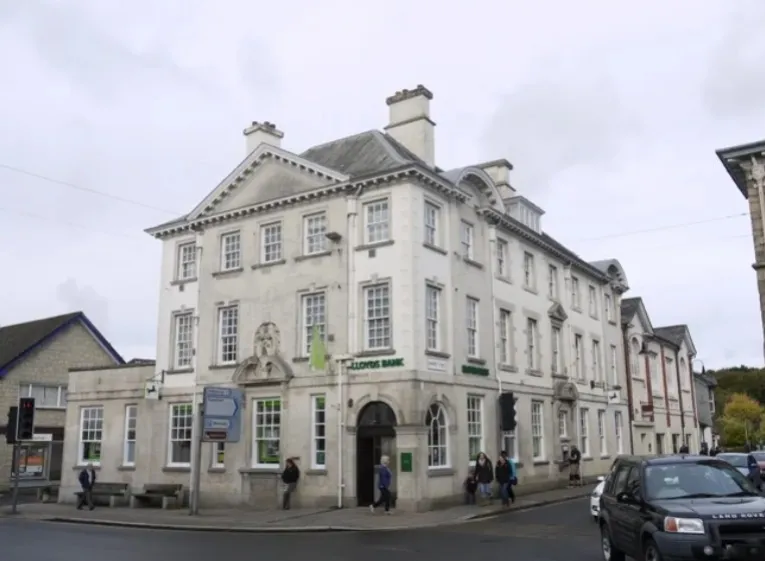 commercial property to rent, Fore Street, Okehampton, EX20