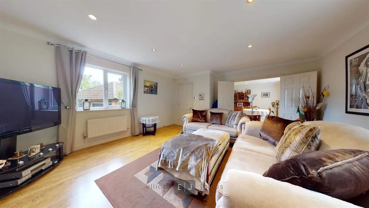 Salcombe Park, Loughton, photo 9