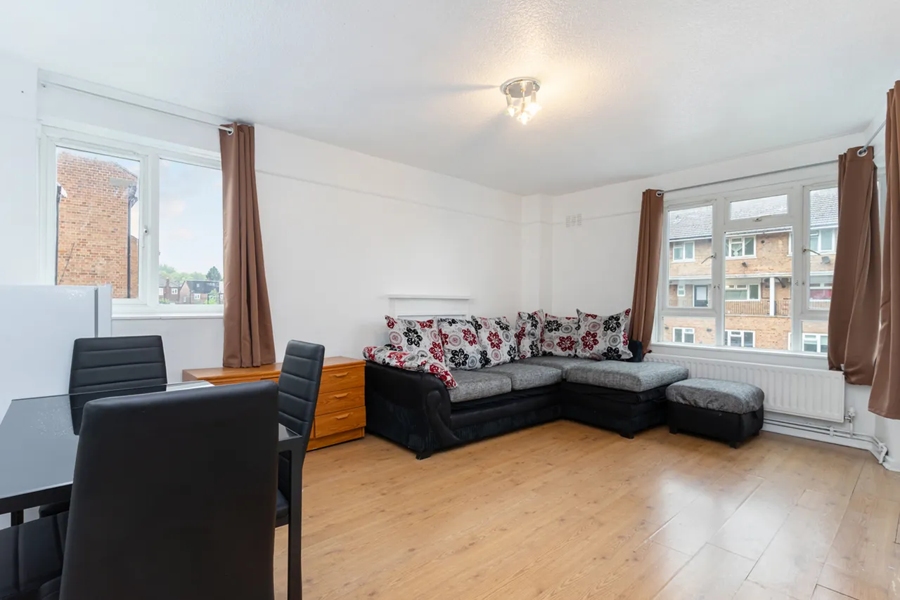 3 bed flat to rent, Benton's Lane, West Norwood, SE27