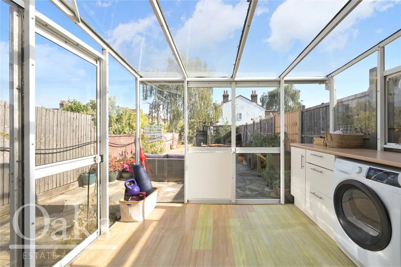 Rowan Crescent, Streatham Vale, SW16, photo 10