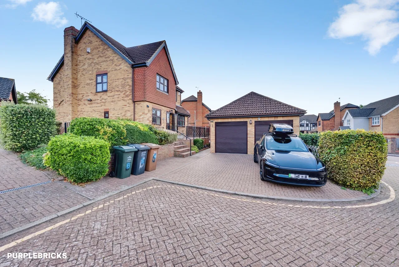 4 bed house for sale, Beaton Close, Greenhithe, DA9