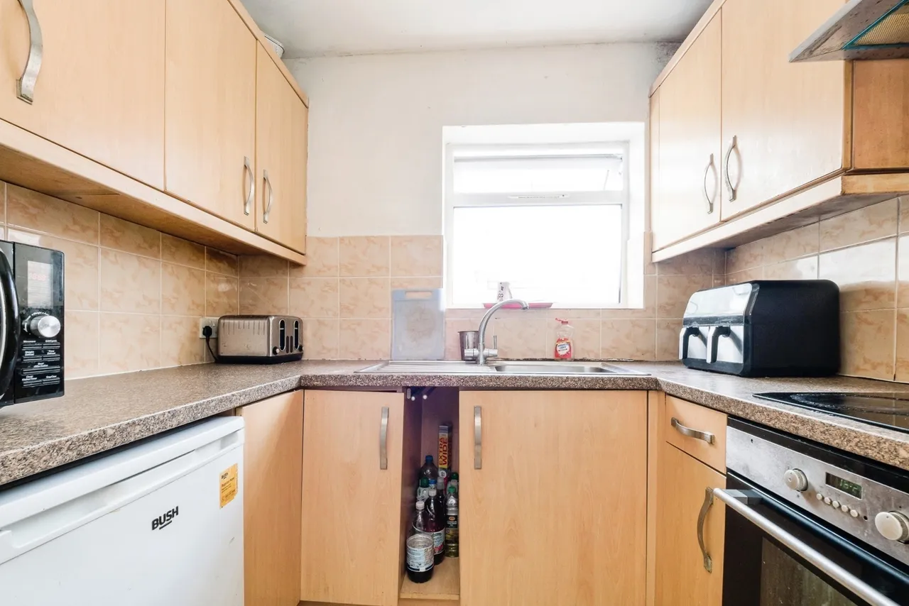 Highland Avenue, Dagenham, RM10, photo 13