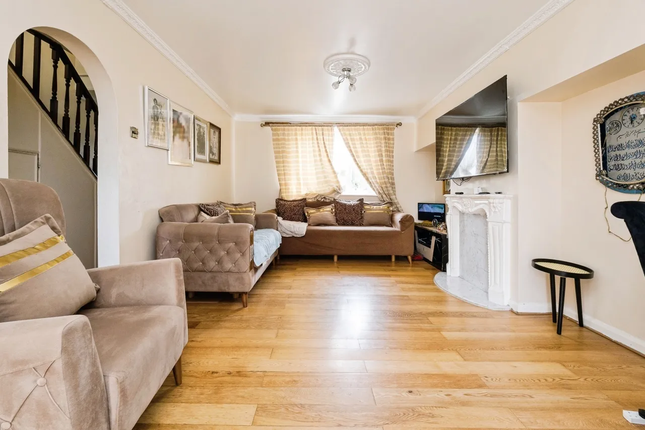 Highland Avenue, Dagenham, RM10, photo 2