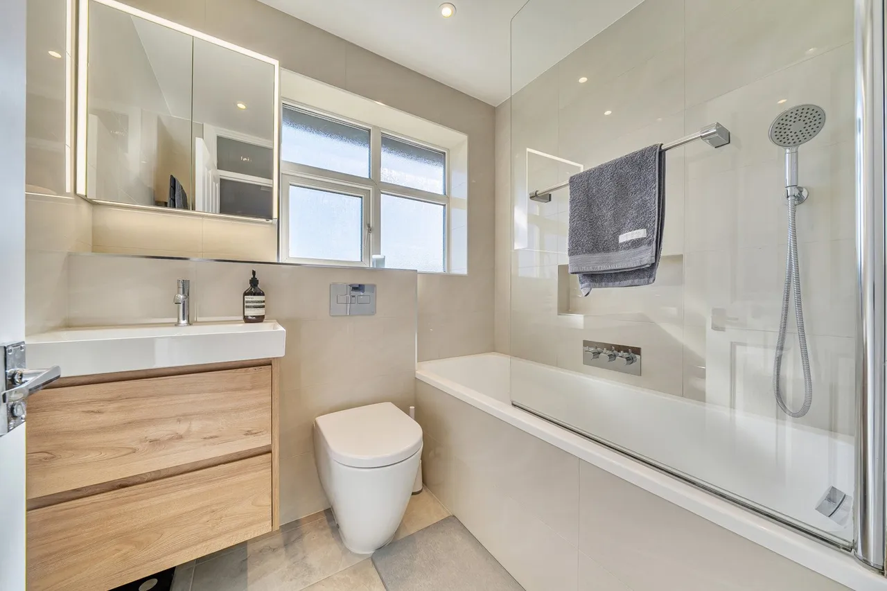 Halifield Drive, DA17, photo 5