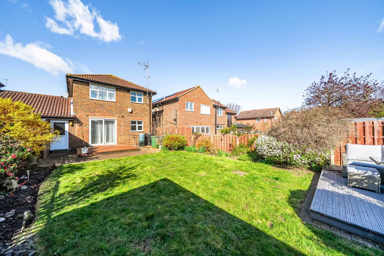 Halifield Drive, DA17, photo 9
