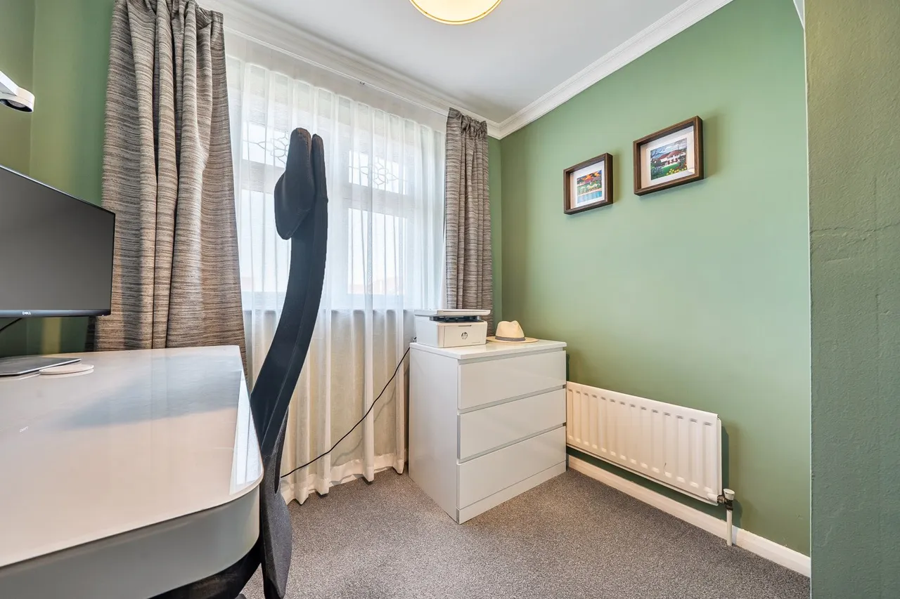 Halifield Drive, DA17, photo 15