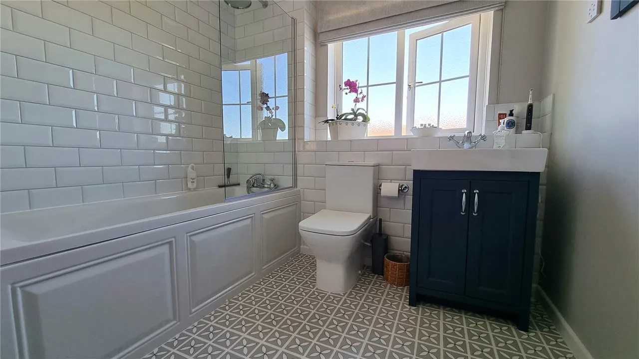 Bryony Gardens, Gillingham, SP8 4TR, photo 9