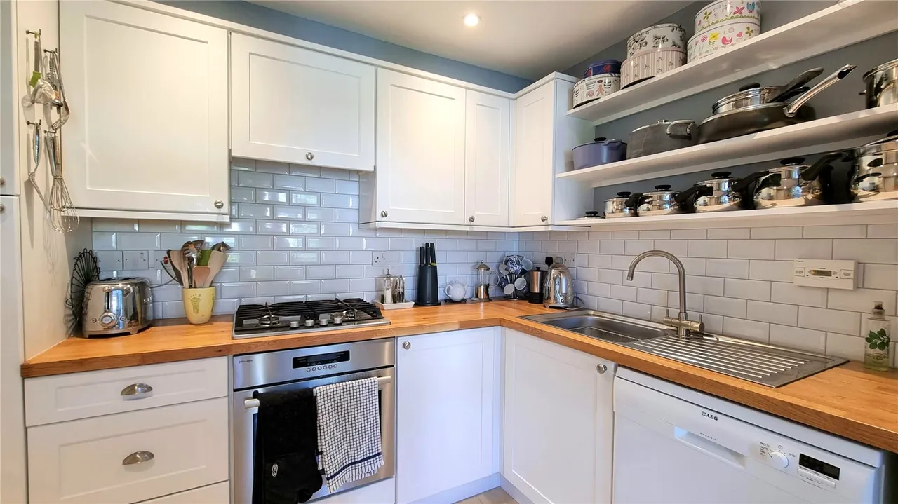 Bryony Gardens, Gillingham, SP8 4TR, photo 4