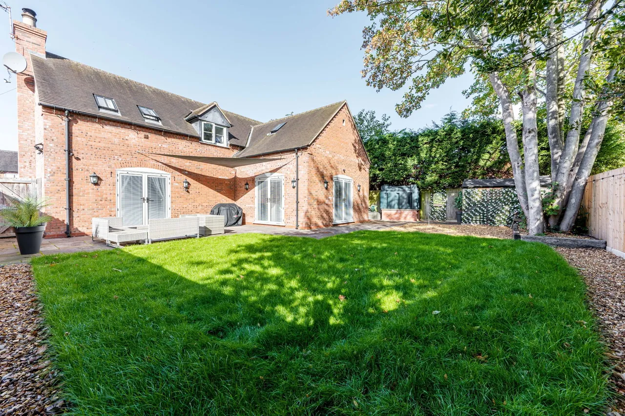 The Square, Elford, B79, photo 28