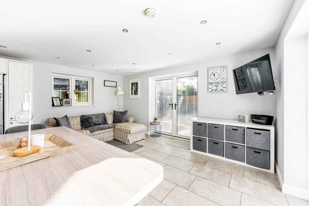 The Square, Elford, B79, photo 6
