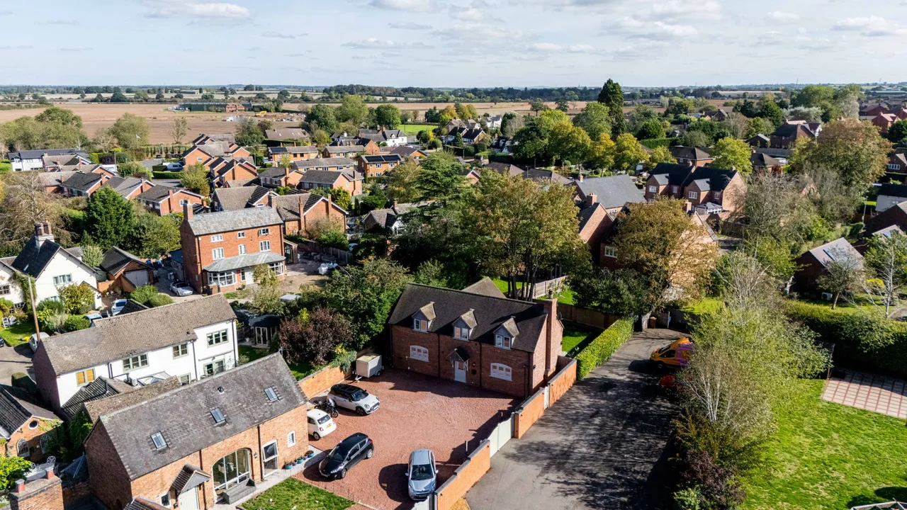 The Square, Elford, B79, photo 30