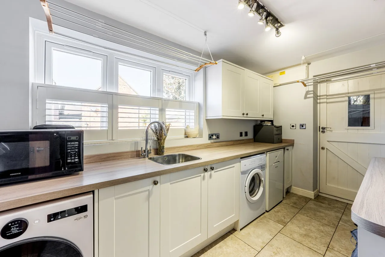 The Square, Elford, B79, photo 11