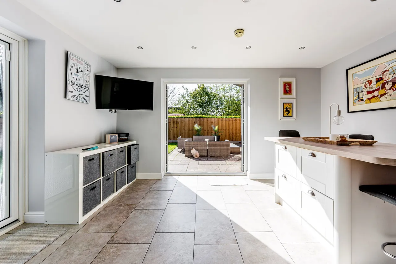 The Square, Elford, B79, photo 9