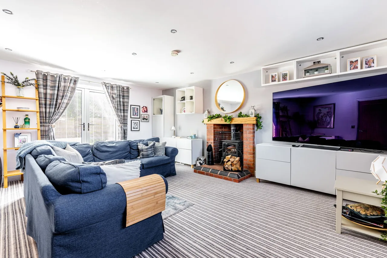 The Square, Elford, B79, photo 12