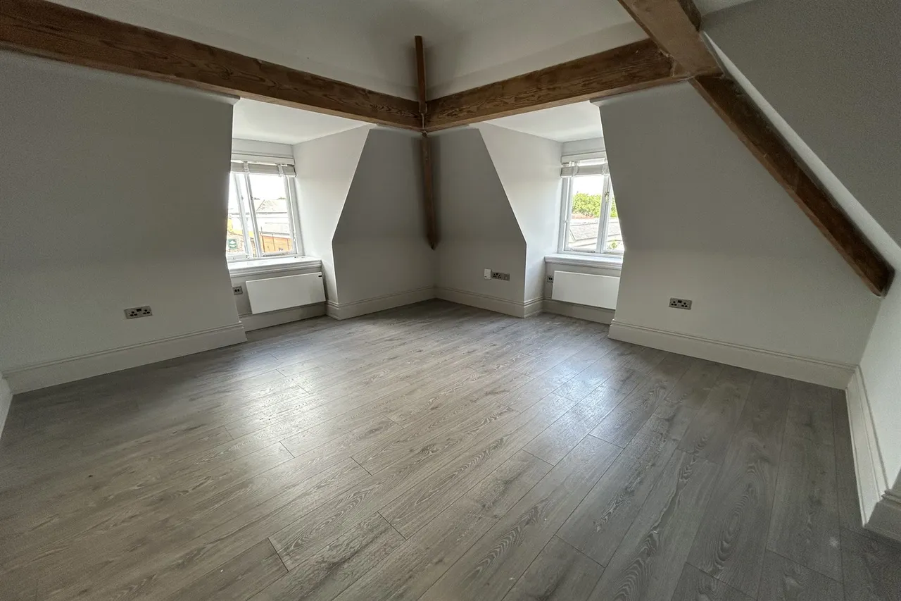 1 bed flat to rent, Curzon Road, Sale