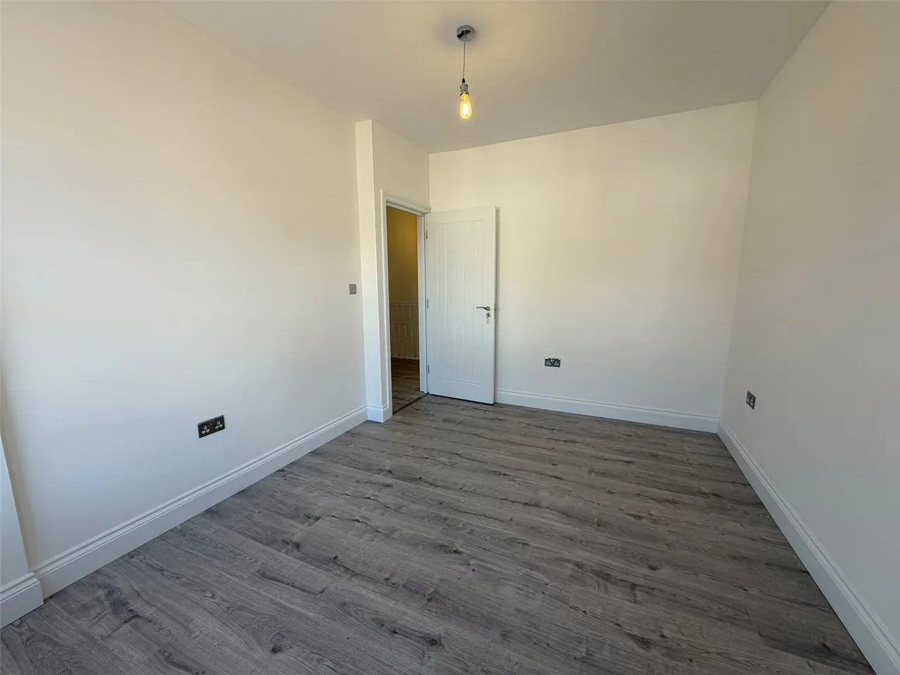 Cromwell Road, Hounslow, TW3, photo 13