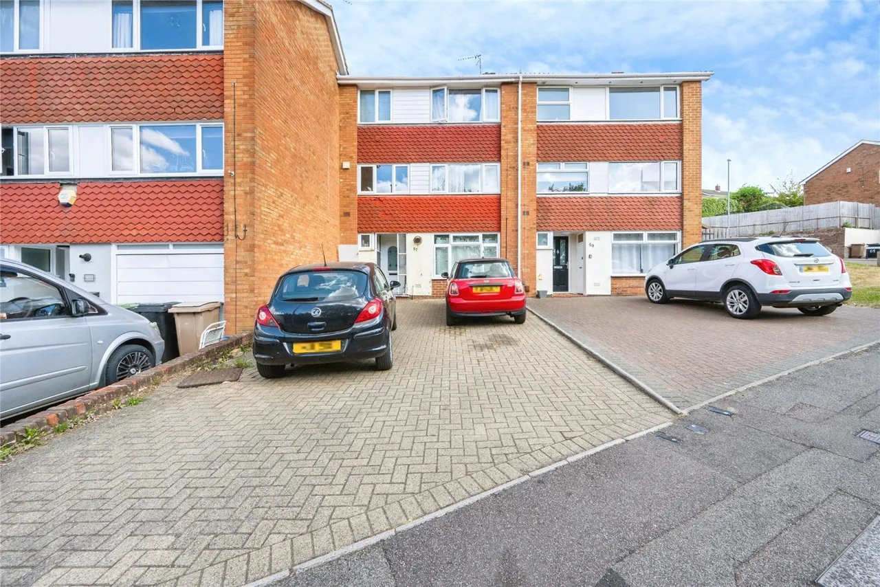 4 bed house for sale — Brendon Avenue, Luton, Bedfordshire, LU2