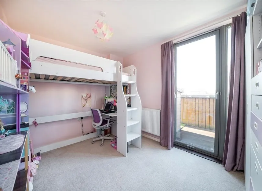 Robertson Road, Canning Town, E16, photo 6