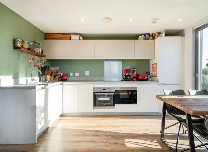 Robertson Road, Canning Town, E16, photo 2