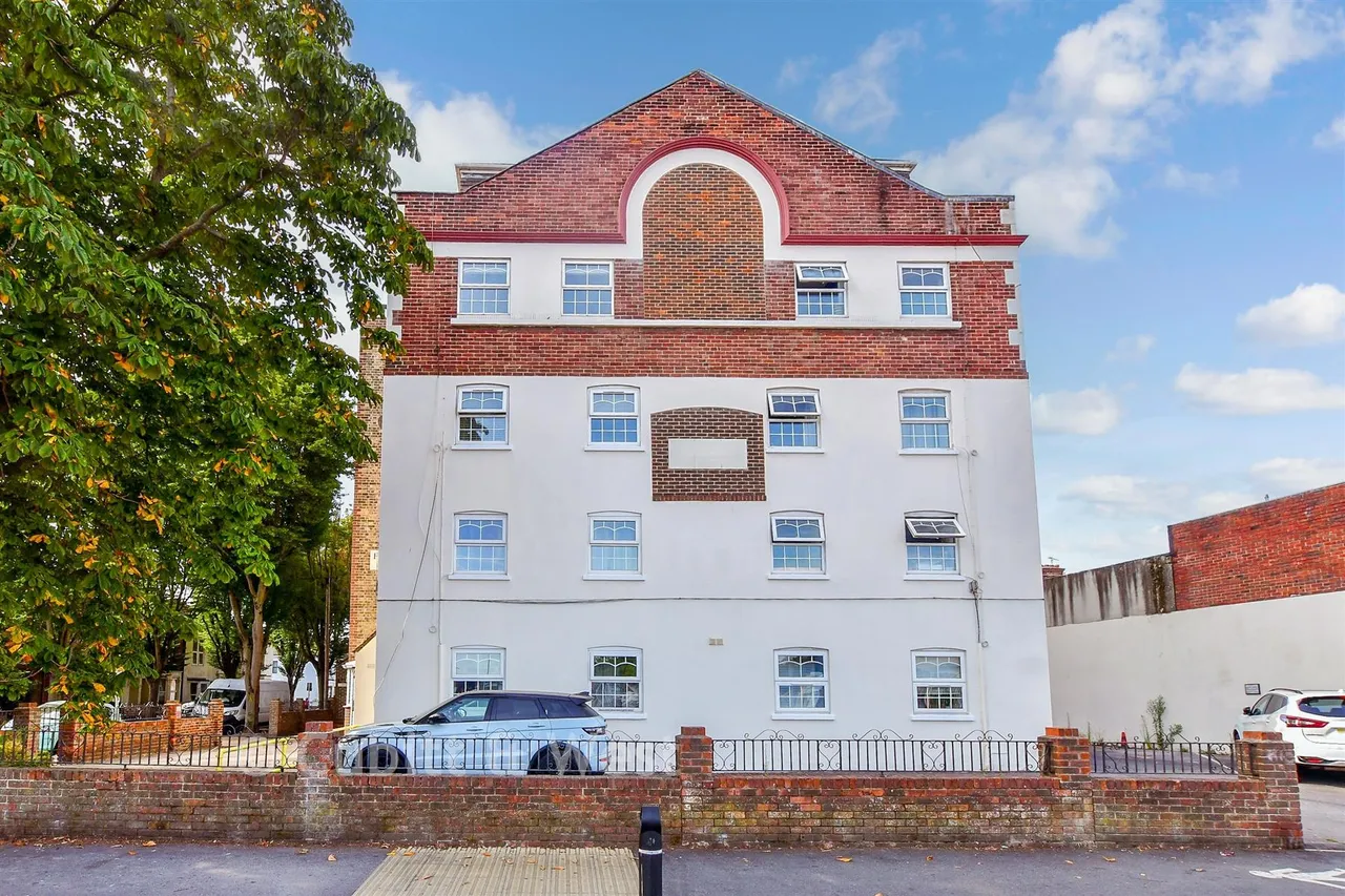 1 bed flat for sale, Frensham Road, Southsea, PO4