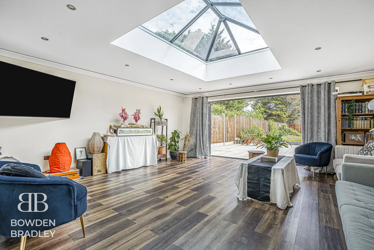 3 bed house for sale — Fletcher Road, Chigwell, IG7