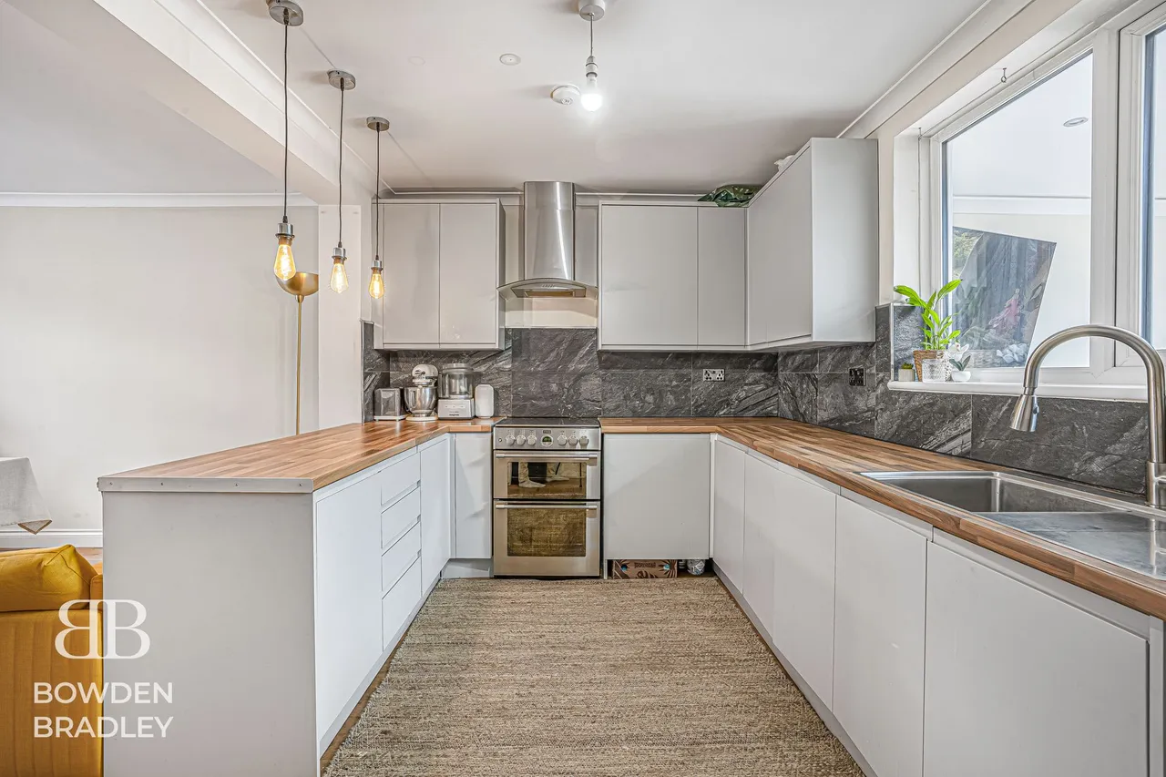 Fletcher Road, Chigwell, IG7, photo 5