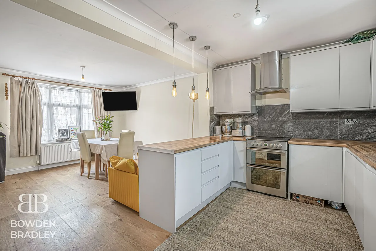 Fletcher Road, Chigwell, IG7, photo 3