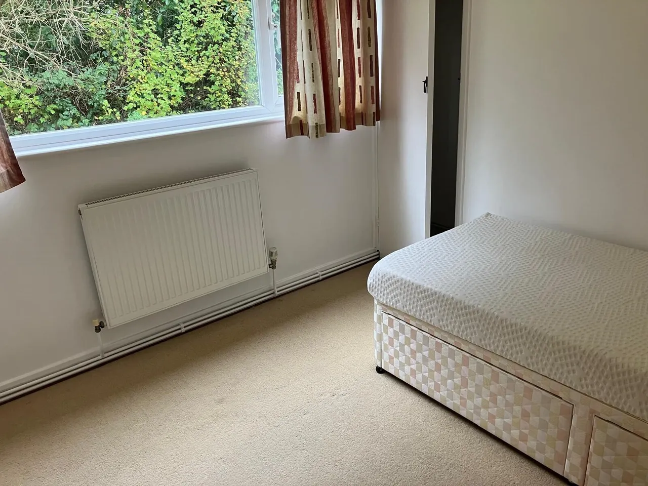 Furrows Place, CR3, photo 2