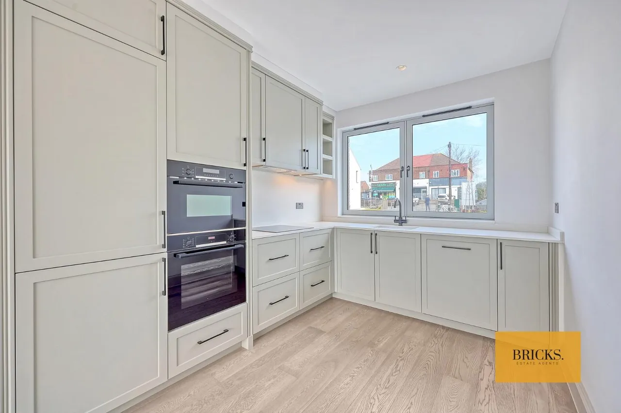 Bramling Cross Gardens, Epping, CM16 6RD, photo 5