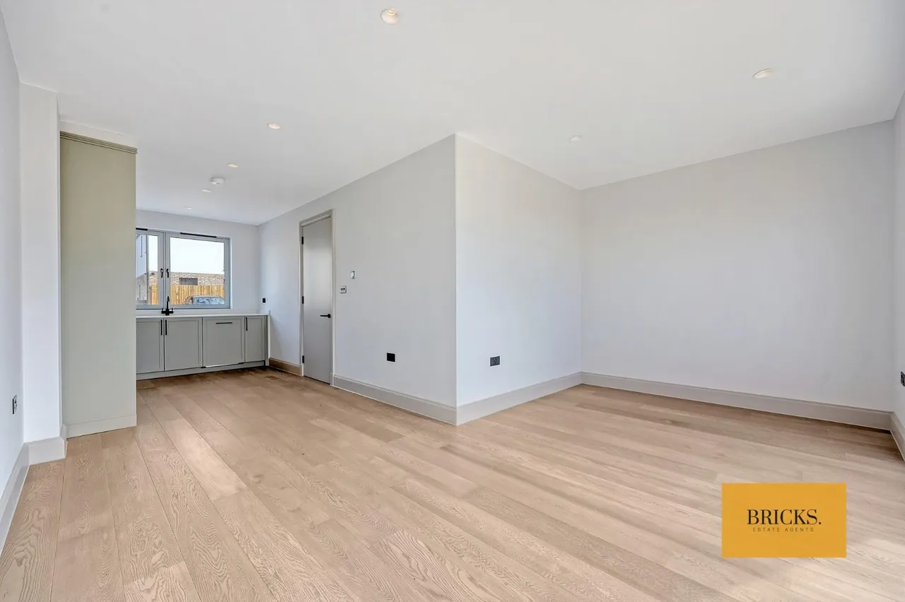 Bramling Cross Gardens, Epping, CM16 6RD, photo 6