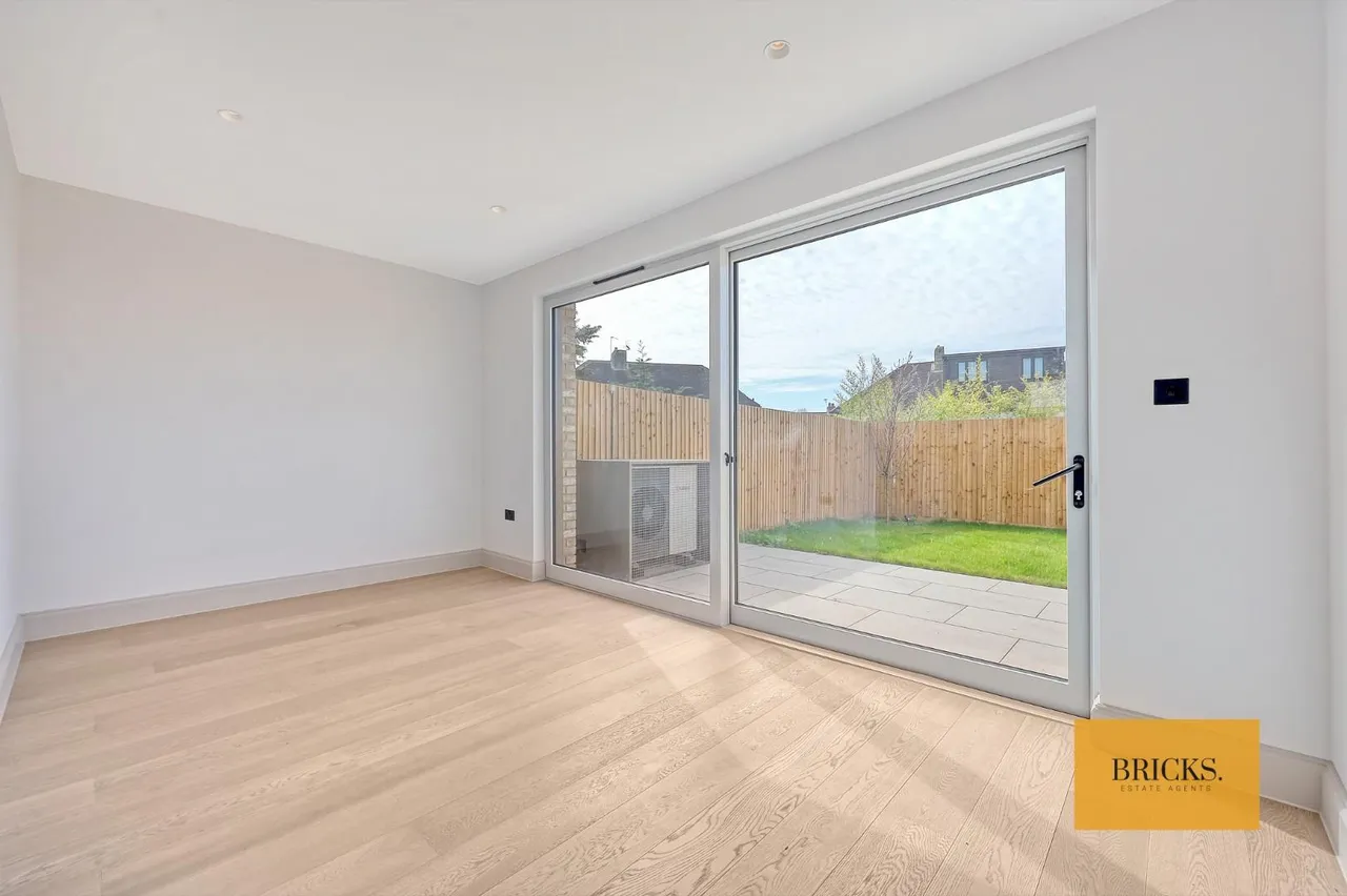 Bramling Cross Gardens, Epping, CM16 6RD, photo 8