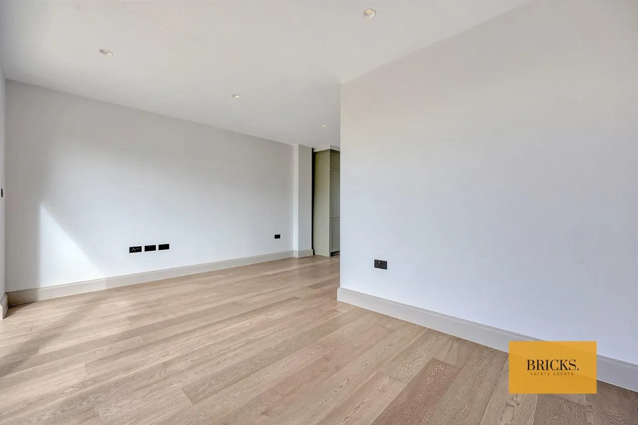 Bramling Cross Gardens, Epping, CM16 6RD, photo 9