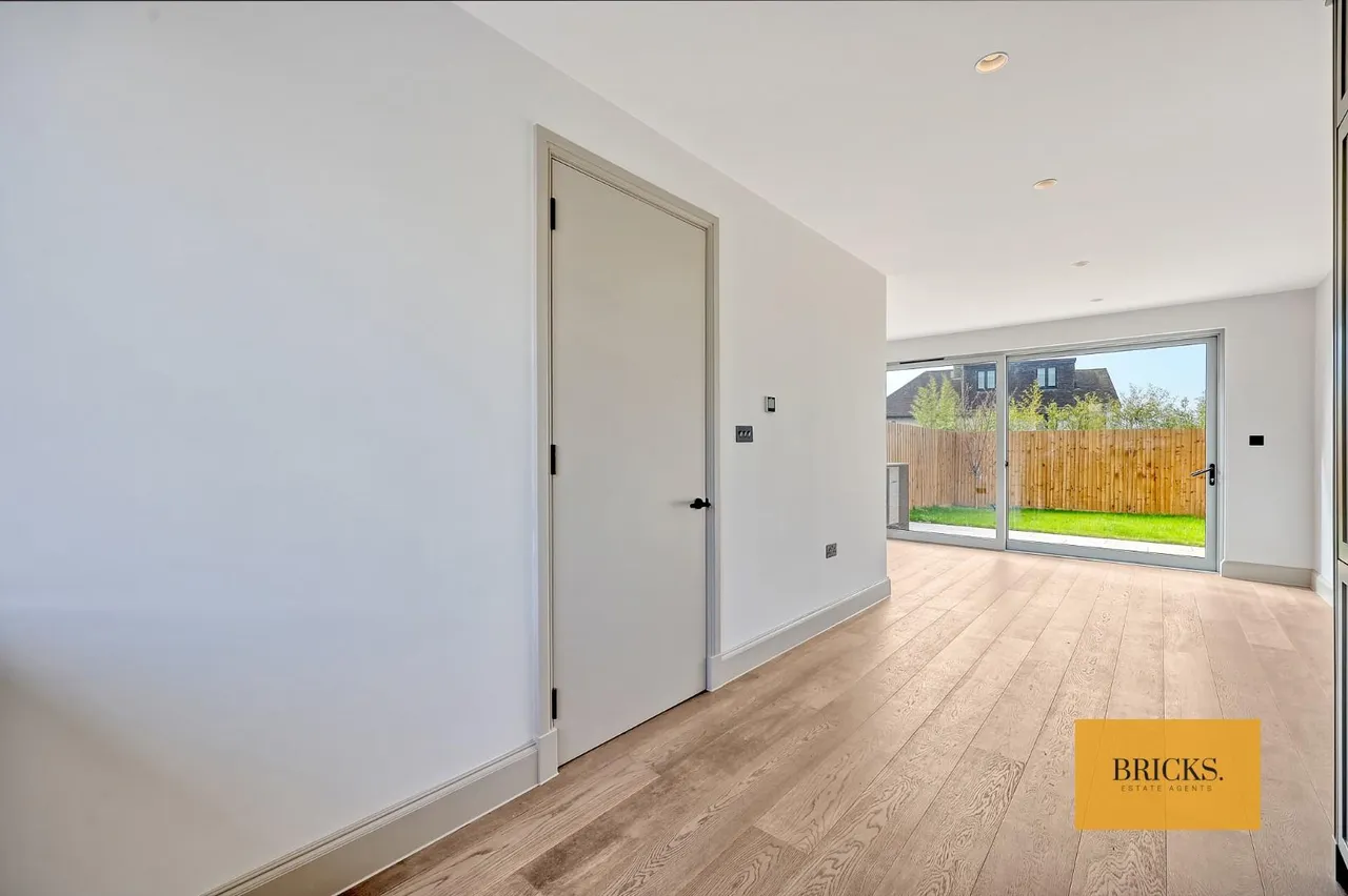 Bramling Cross Gardens, Epping, CM16 6RD, photo 10