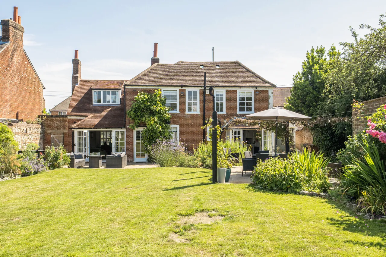 High Street, Merstham, RH1, photo 9