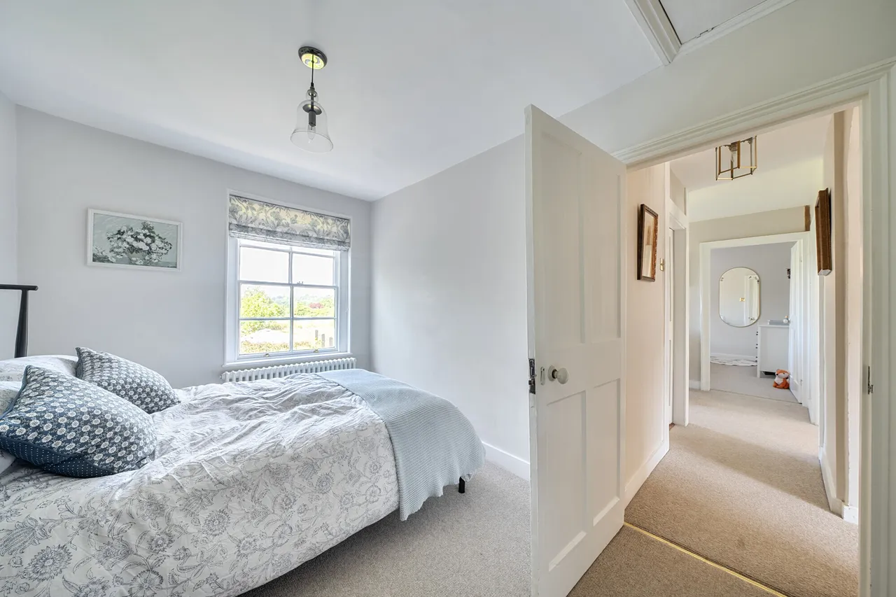 High Street, Merstham, RH1, photo 11
