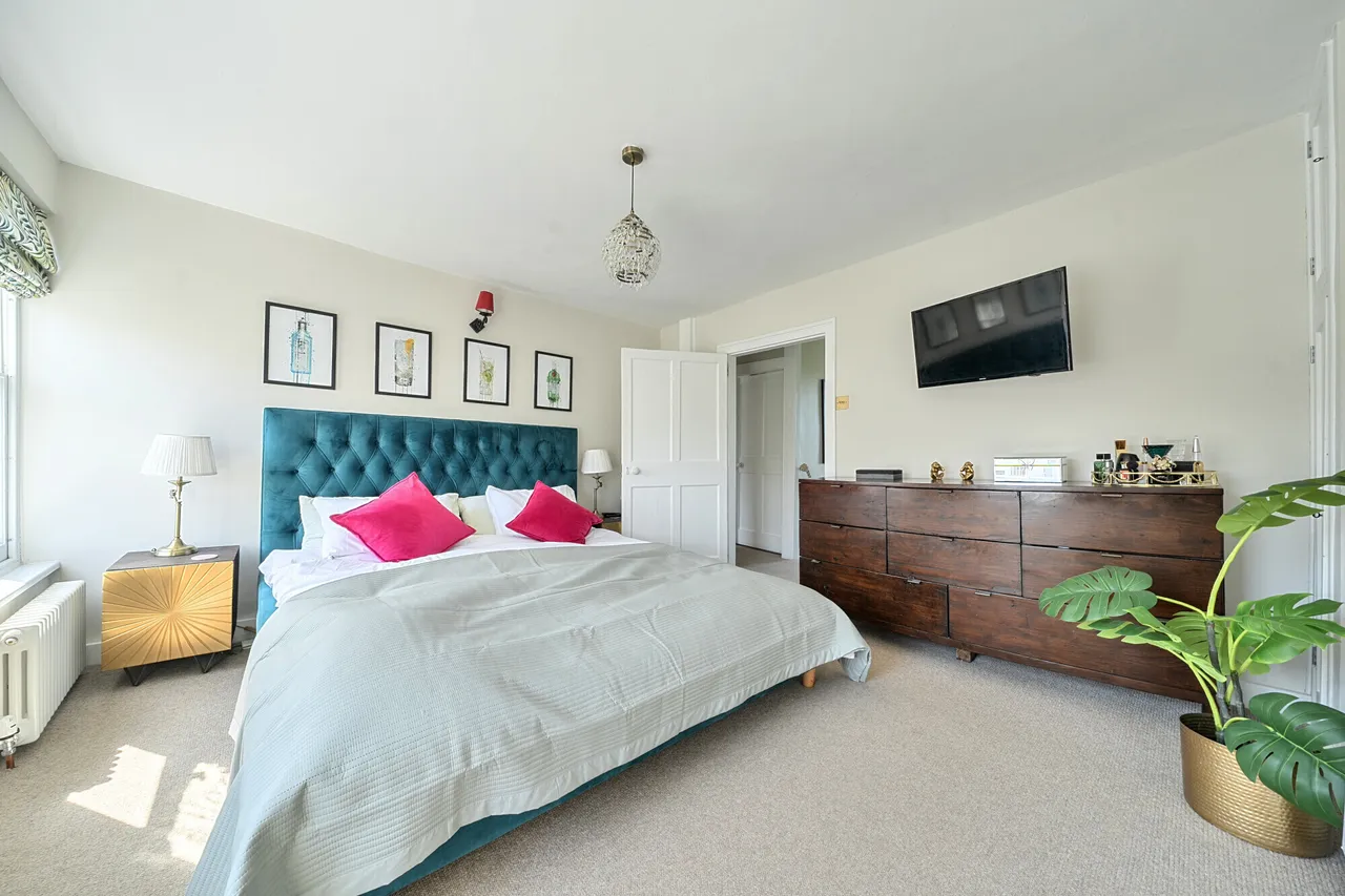 High Street, Merstham, RH1, photo 10