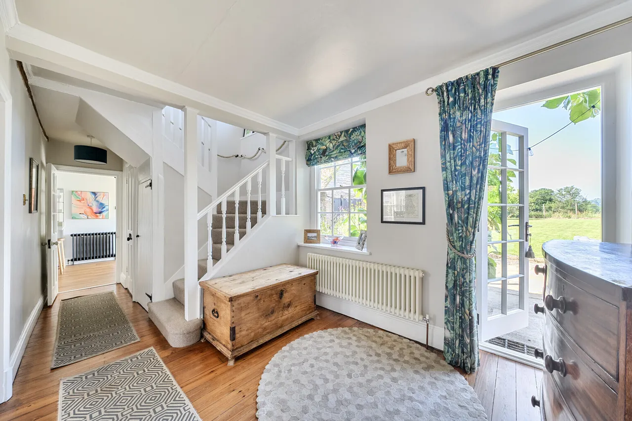 High Street, Merstham, RH1, photo 6