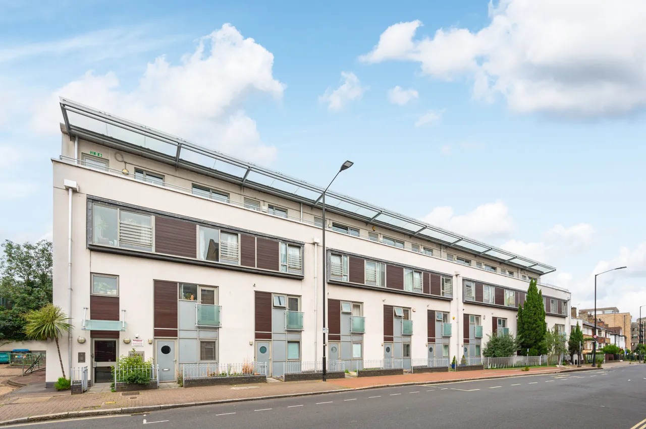2 bed flat for sale — 392 Rotherhithe Street