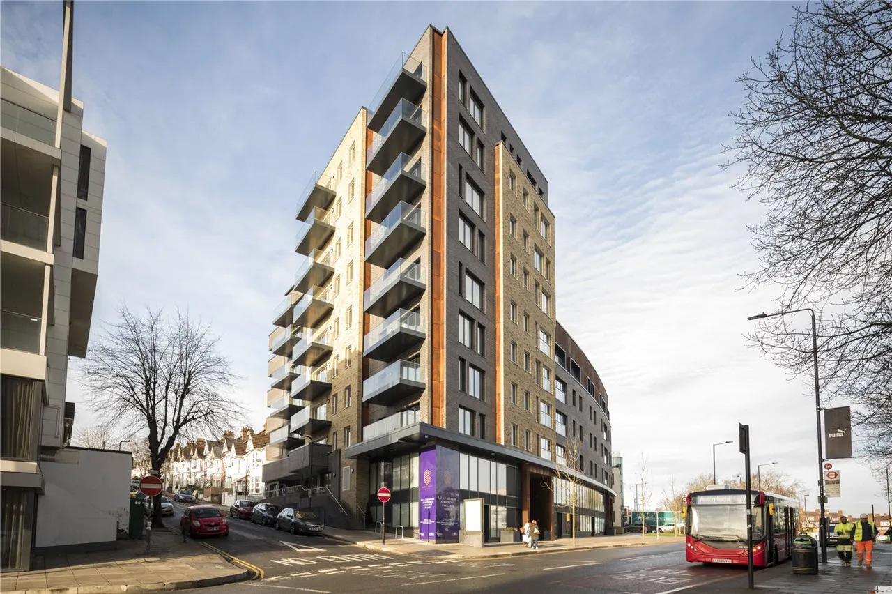 2 bed flat to rent — Flat 4, Signia Court, Wembley Hill Road