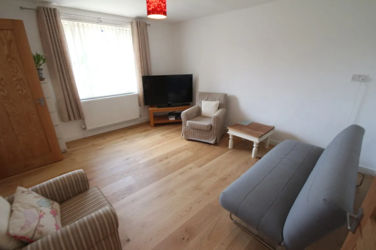 Haynes Road, Westbury, photo 4