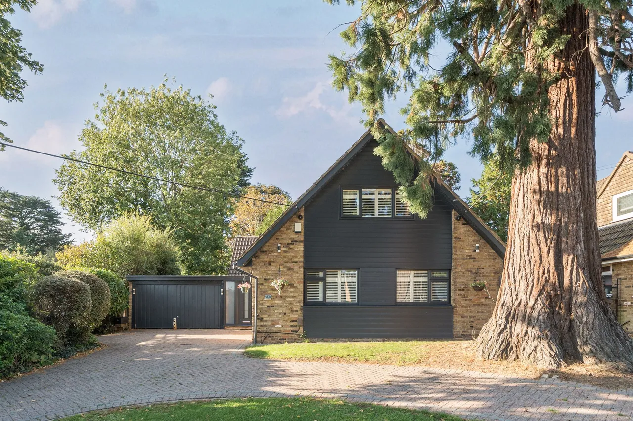 4 bed house for sale — Sequoia Park, Pinner