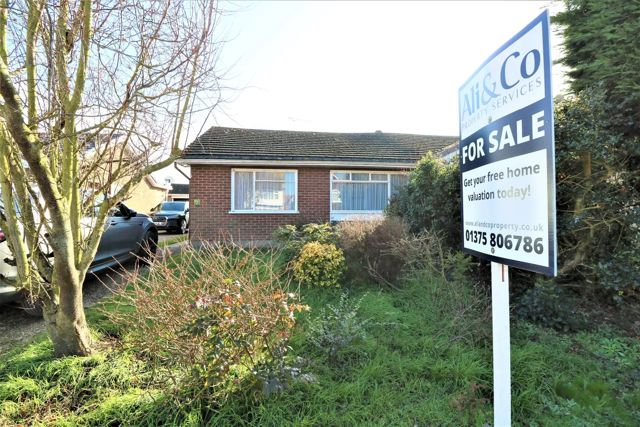 2 bed house for sale — The Spinney, Grays, Essex, RM16 3EJ