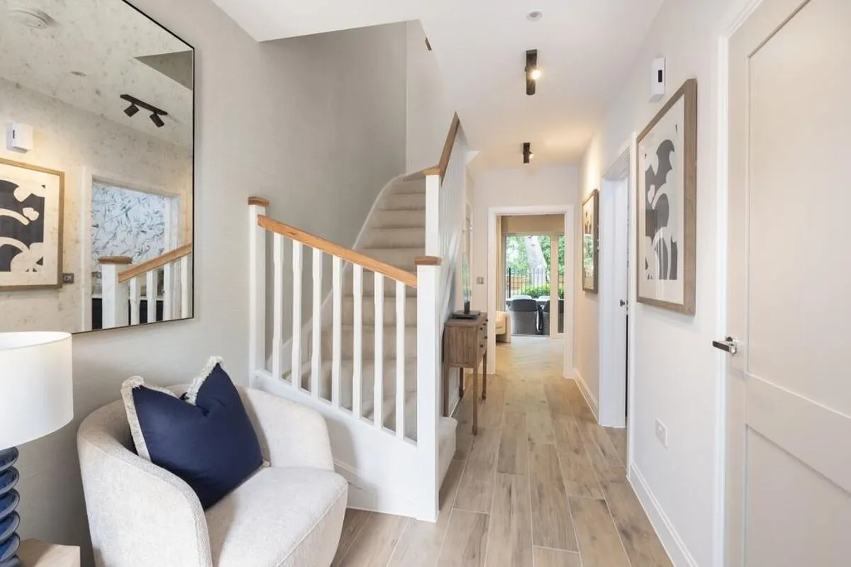 Brooklands Grove, Weybridge, KT13, photo 2