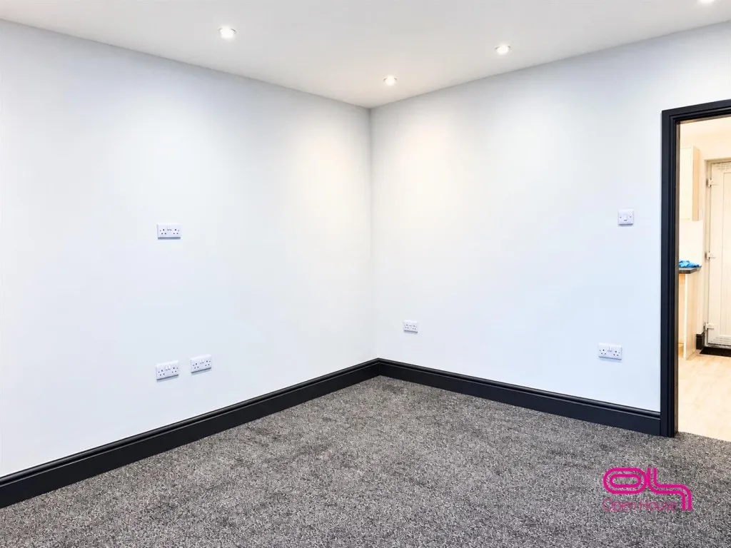 St. Johns Road, Lostock, BL6, photo 3