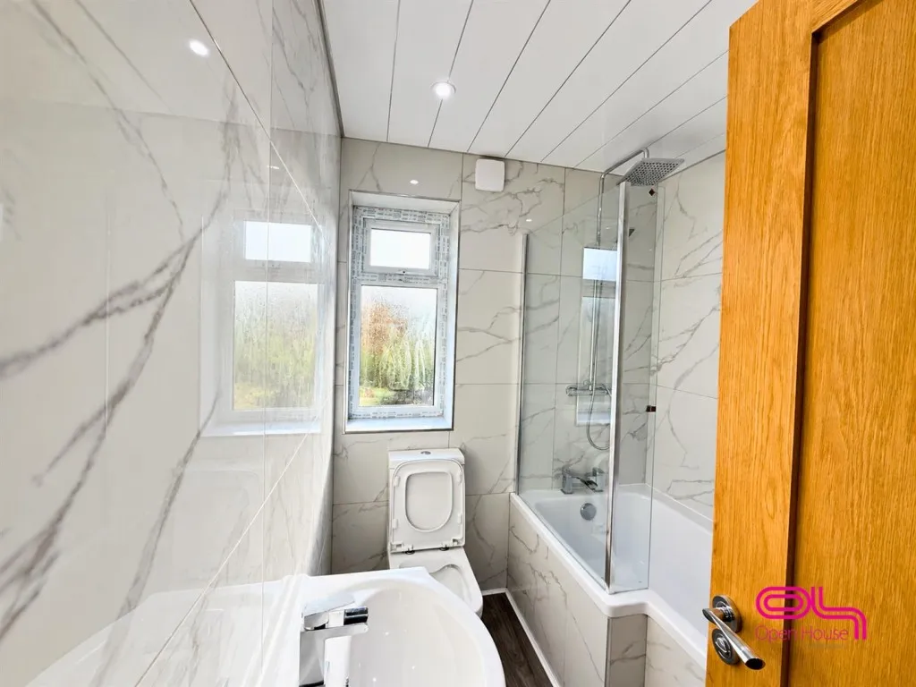 St. Johns Road, Lostock, BL6, photo 9