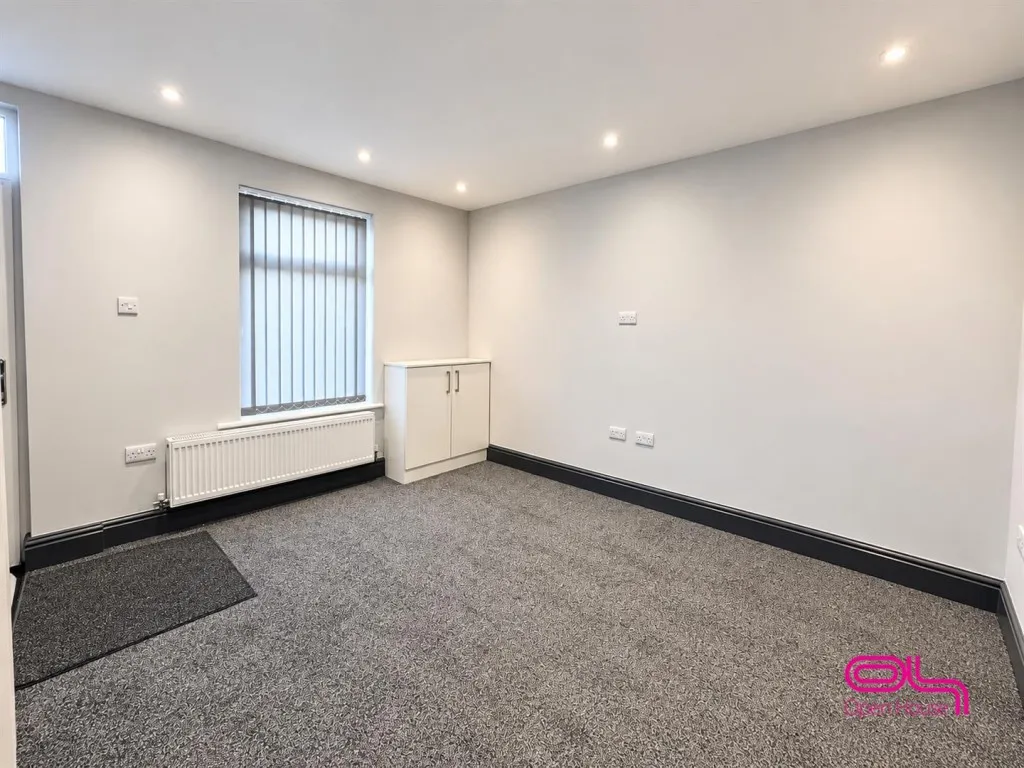 St. Johns Road, Lostock, BL6, photo 2
