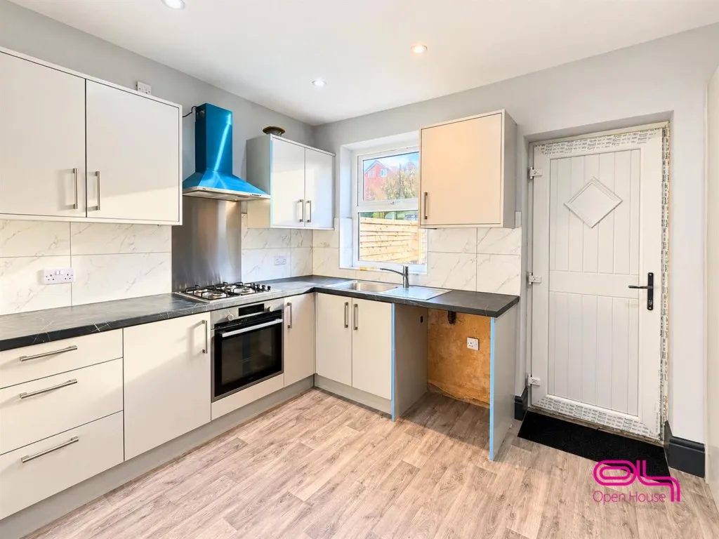 St. Johns Road, Lostock, BL6, photo 4